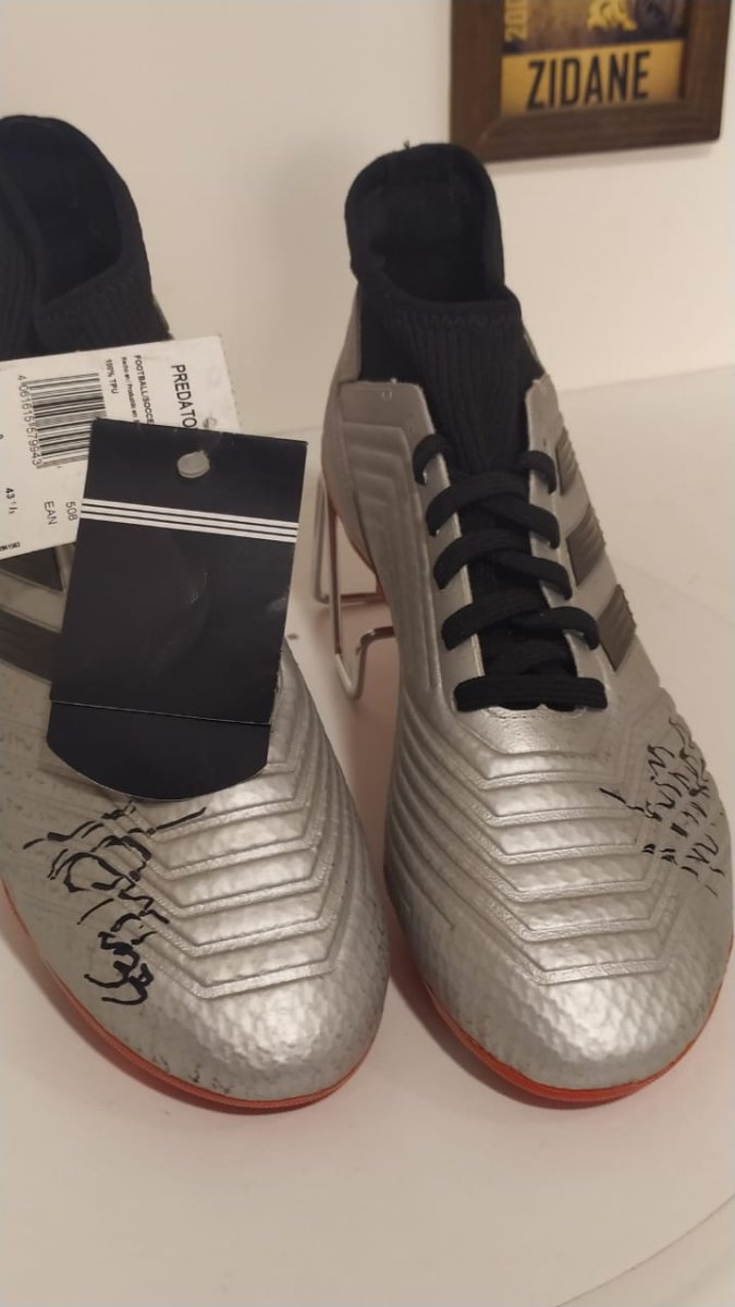 Chuteiras Adidas Predator Nonato Internacional autografada - Image 3